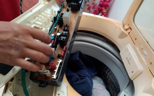 May-giat-inverter-can-duoc-sua-chua-nhanh-chong-de-dam-bao-sinh-hoat-cho-gia-dinh-ban